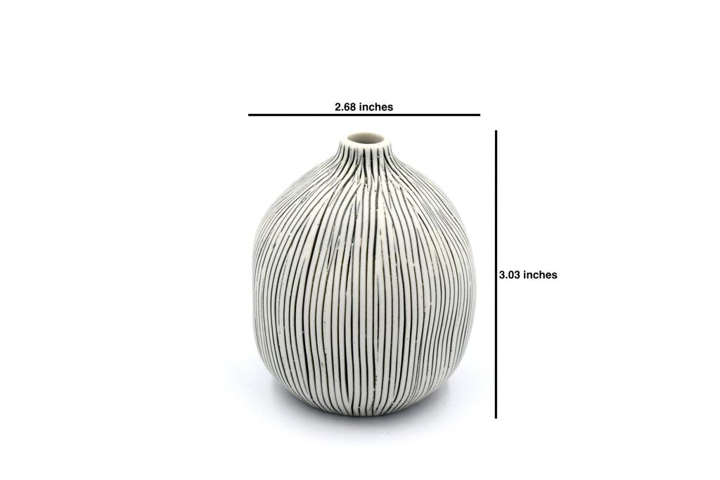 Gugu Sag S- W7 Handcrafted Porcelain Bud Vase