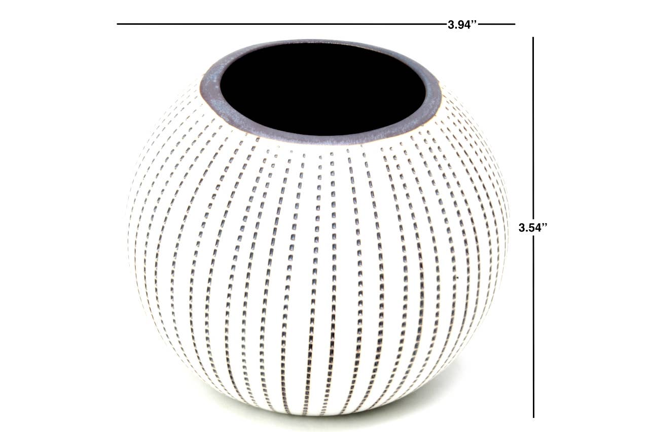 Pettra M-WO23 – Handcrafted Porcelain Bud Vase