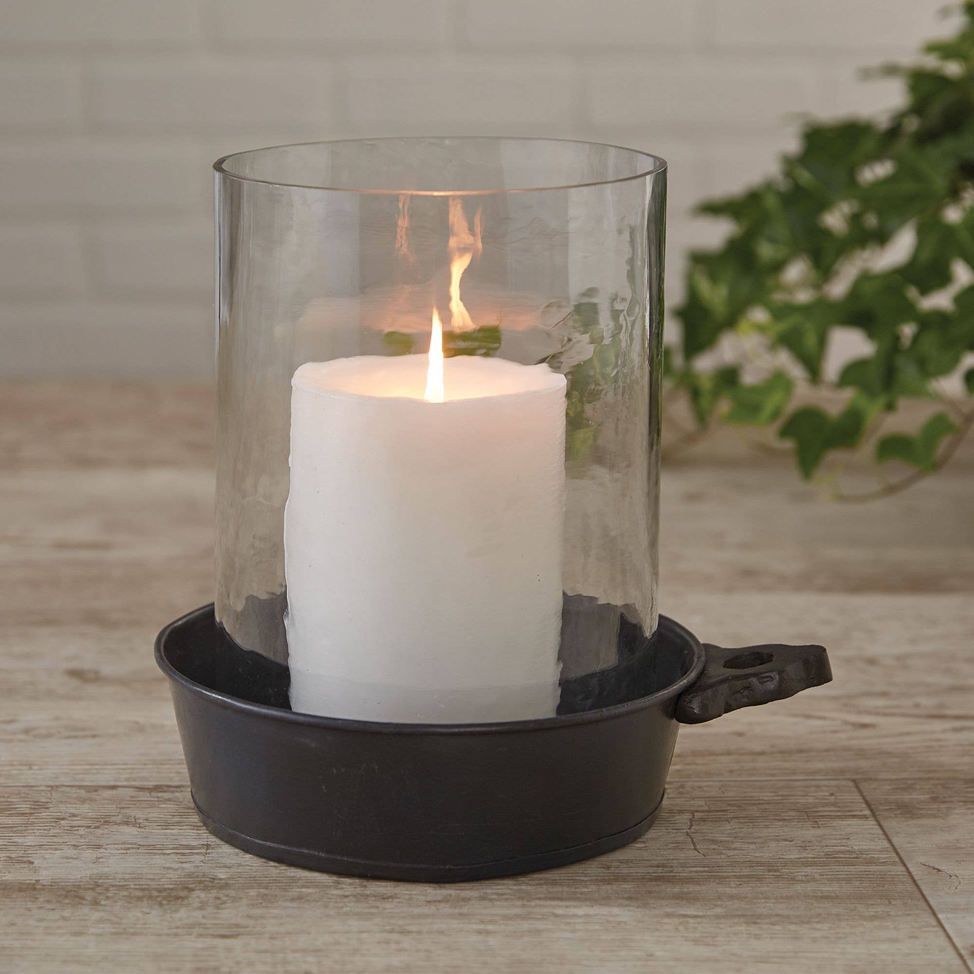 Williamsburg Porringer Pillar Holder with Hurricane