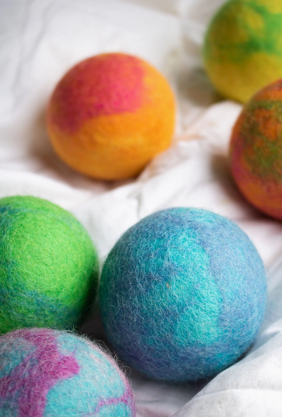 Tie-Dye Galaxy Eco Dryer Ball — Single