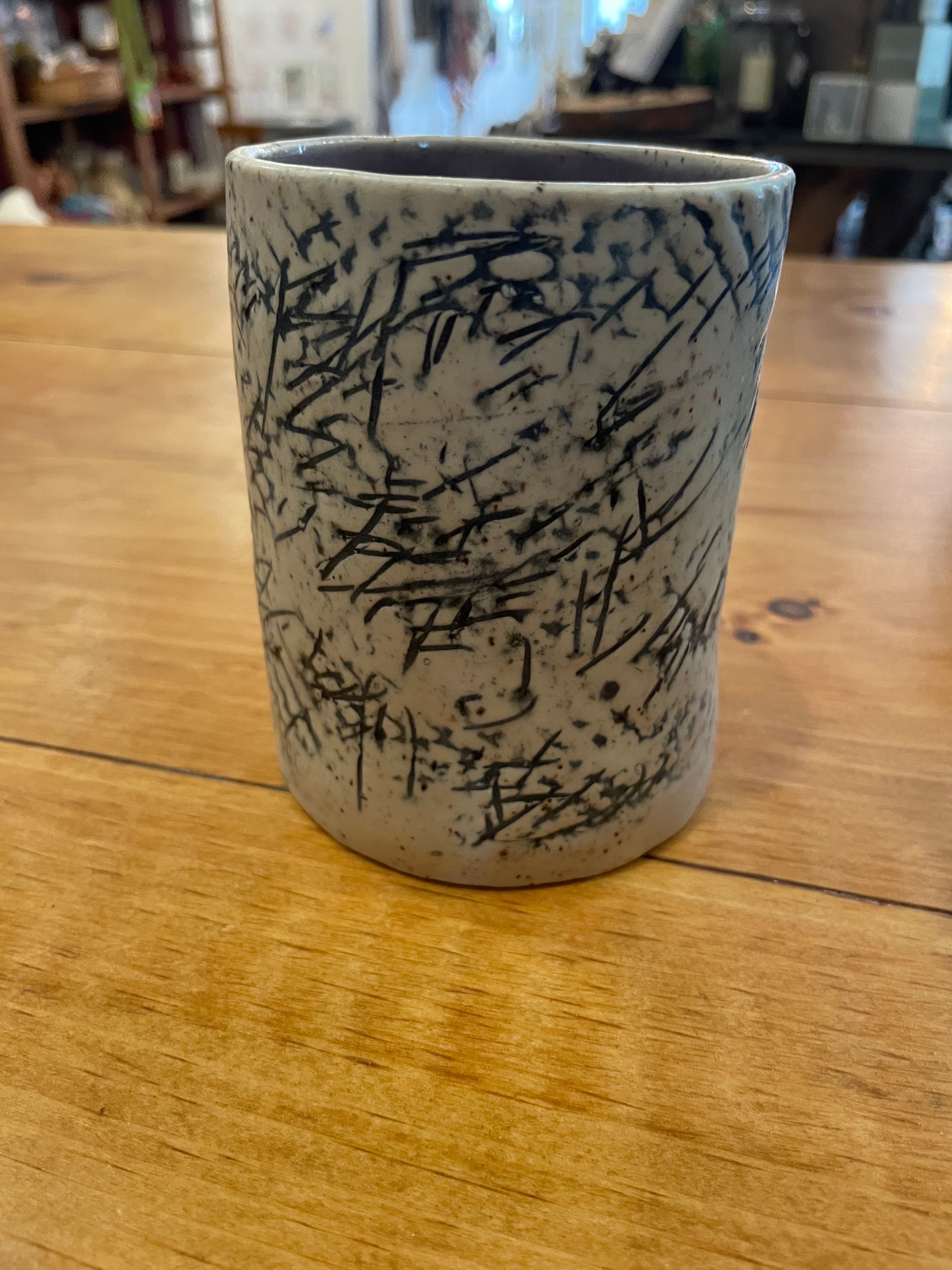 Crisscross cup