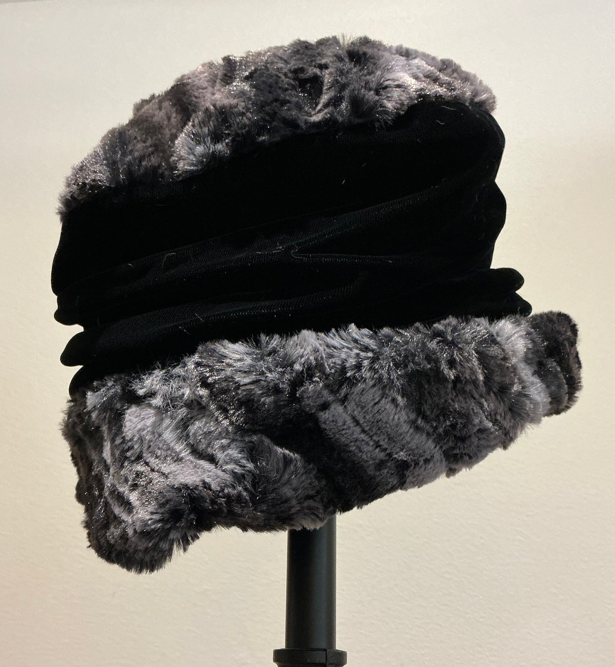 Ana Cloche Hat — Black Marble Dune Faux Fur Medium