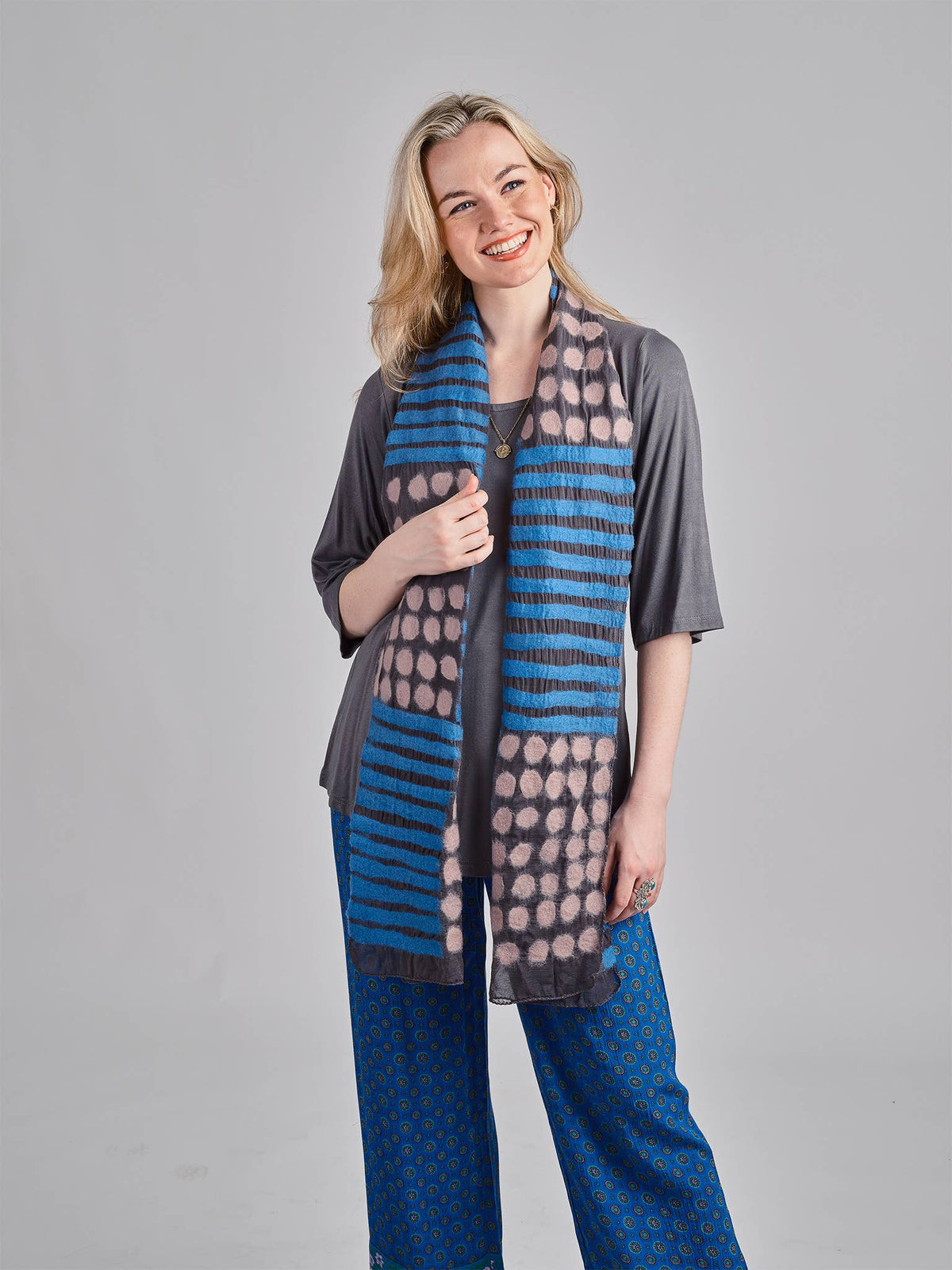 Dots & Stripes Felt-Silk: Black scarf