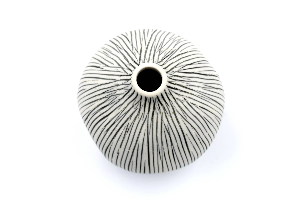 Gugu Sag S- W7 Handcrafted Porcelain Bud Vase