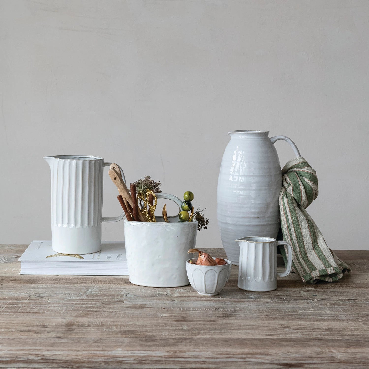 Stoneware Ribbed Pitcher – White | 1¾ Quart