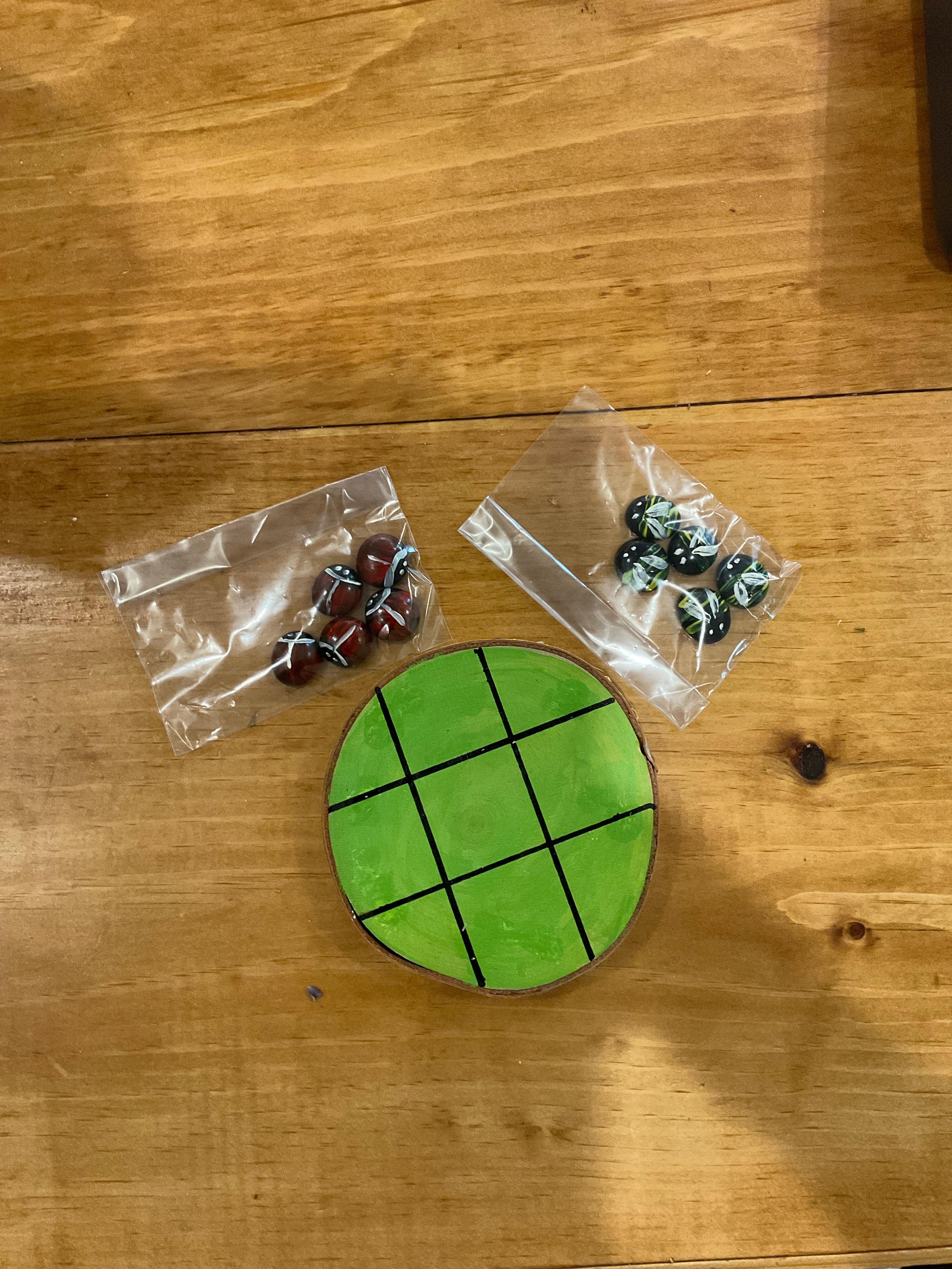 Tic tac toe bug game
